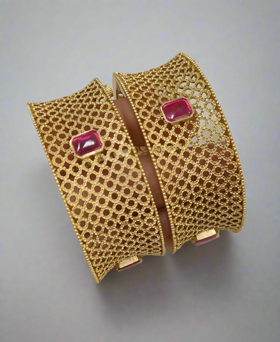 Antique Bangle 2/6