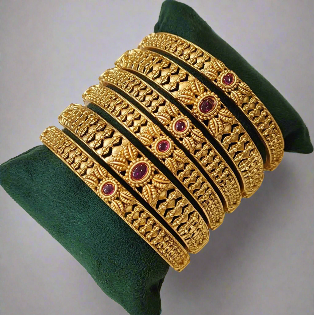 Antique Bangle 2/6