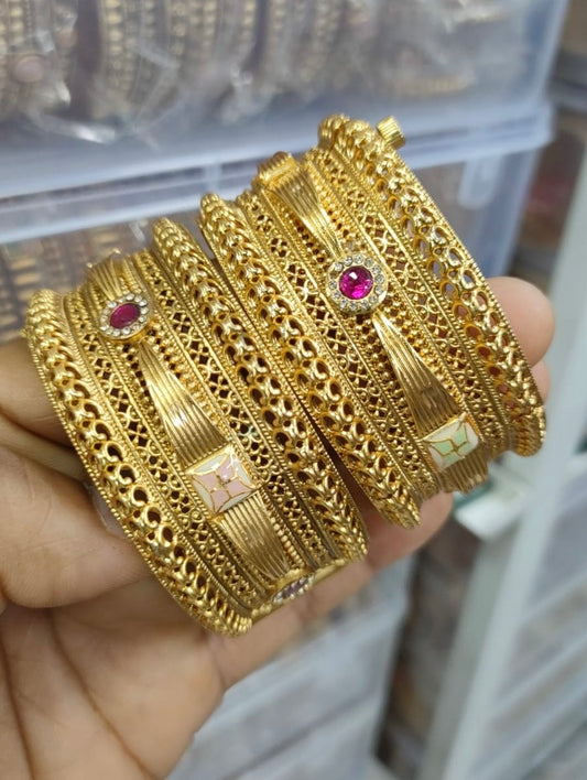 Antique Bangle 2/6