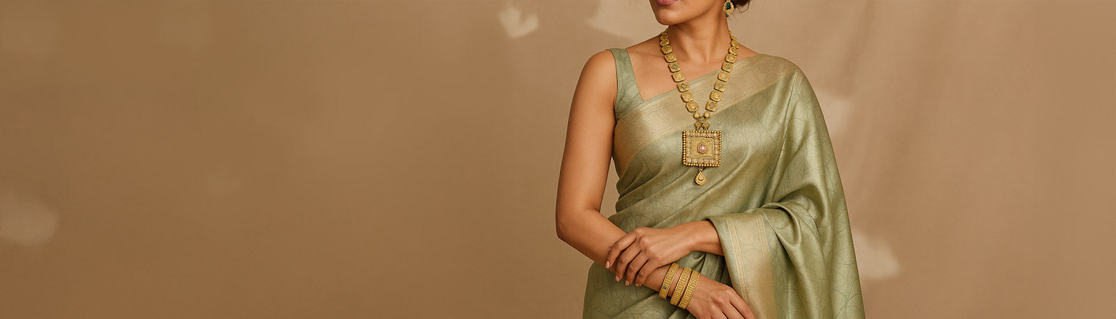 Elegant bridal and party wear jewellery set displayed by one of india’s top online jewelry stores - Fyash